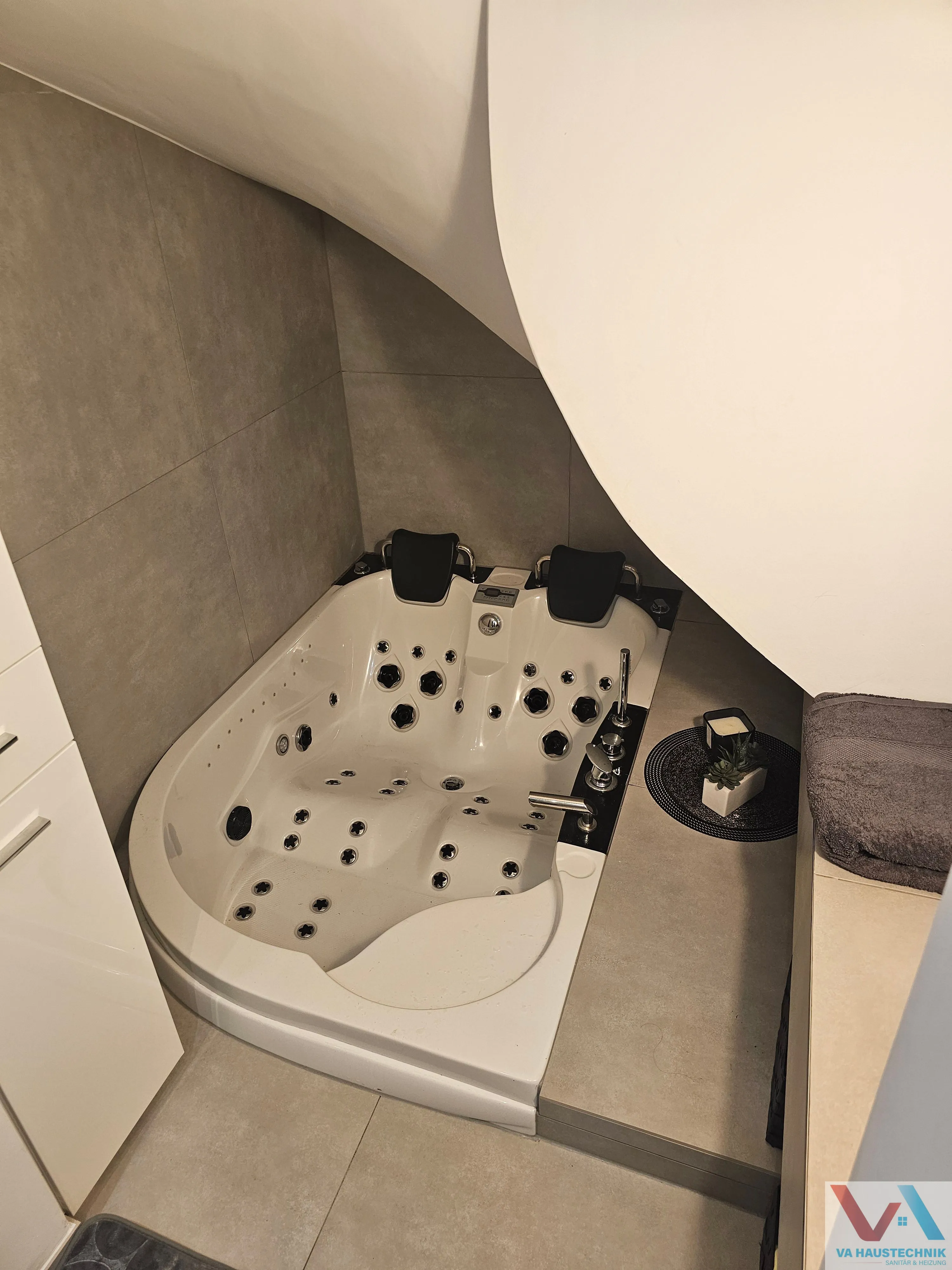 Einbau Whirpool Großansicht